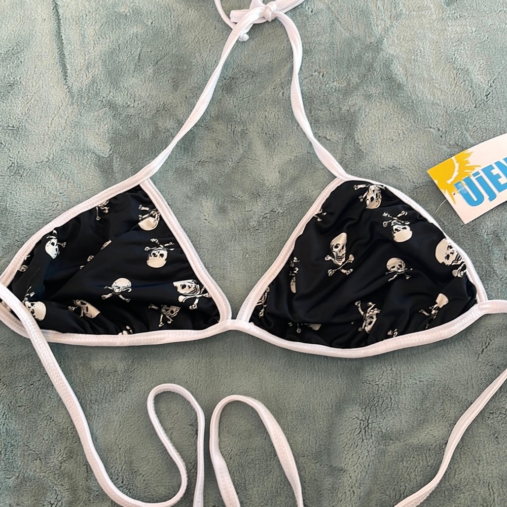 NWT Ujena Skull bikini top